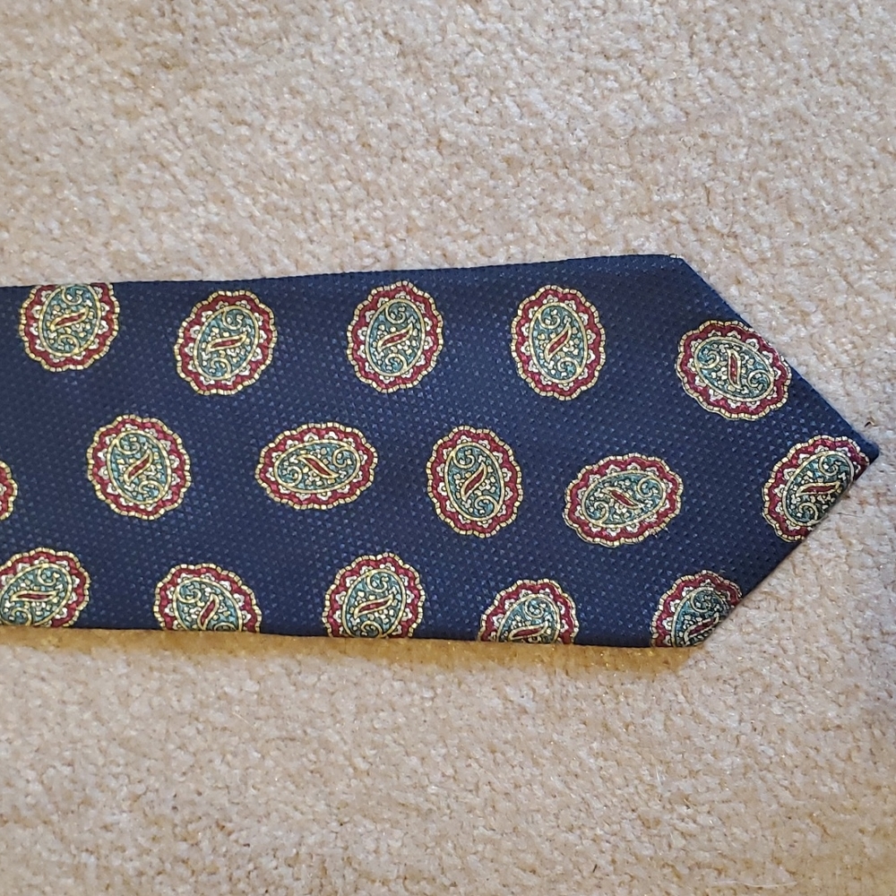 Vintage Stuart Hughes silk medallion tie